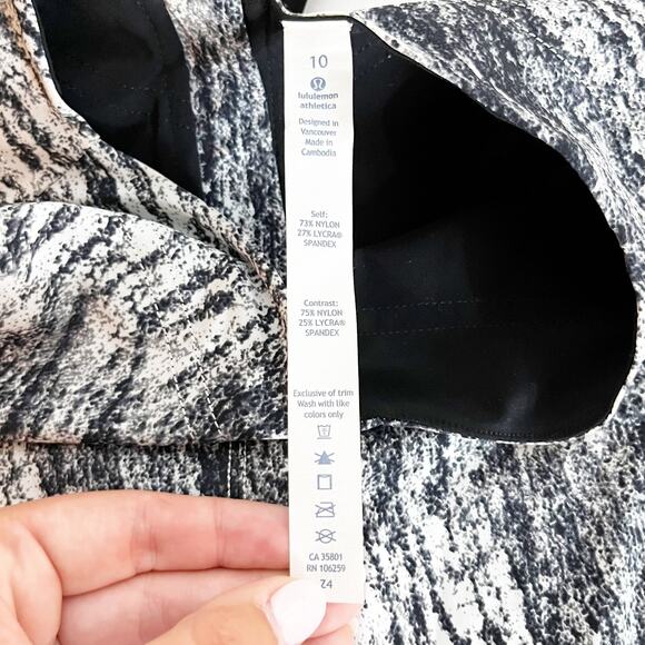 Lululemon Zip Back Crop Sports Bra Workout Top Black White 10 - Picture 2 of 5